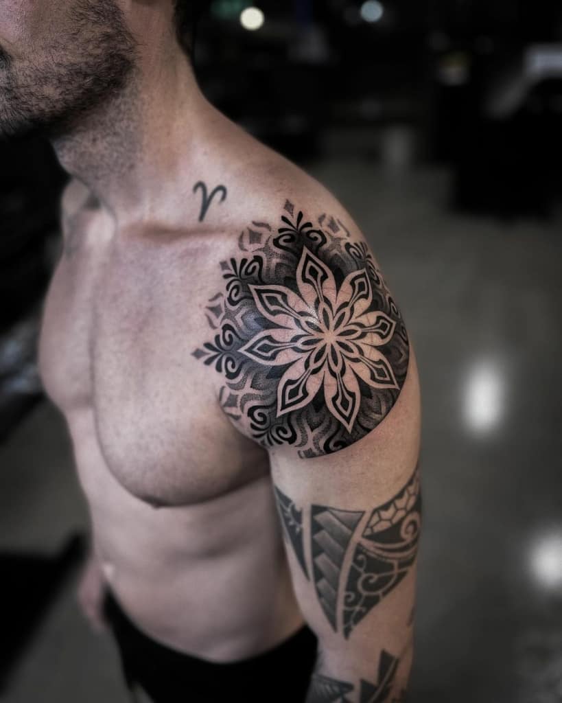 Shoulder geometric tattoo