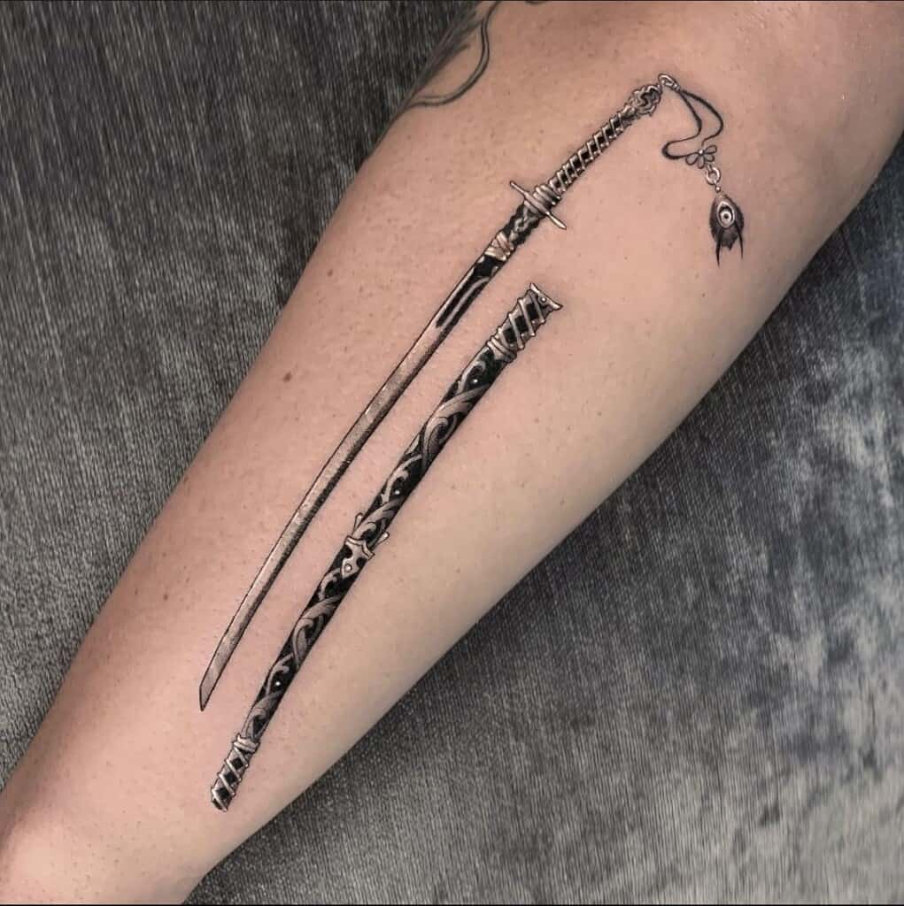 Zomnos Tattoo - Zoro Roronoa • #OnePiece • Blandiendo su katana, Enma 🗡🔥  Estas al día con One Piece? Yo voy a comenzarla por primera vez 😳 . . .  #blackworkers #dotworktattoo #